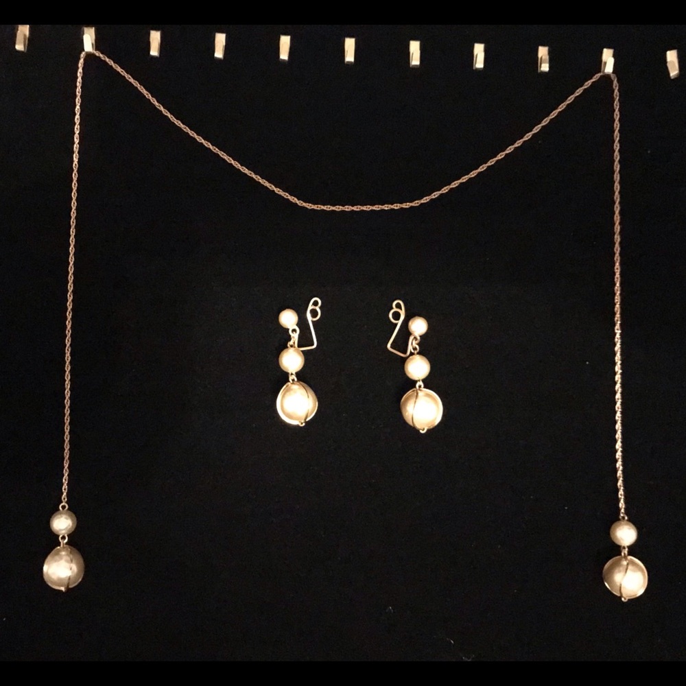 White pearl look gold tone scarf necklace earrings